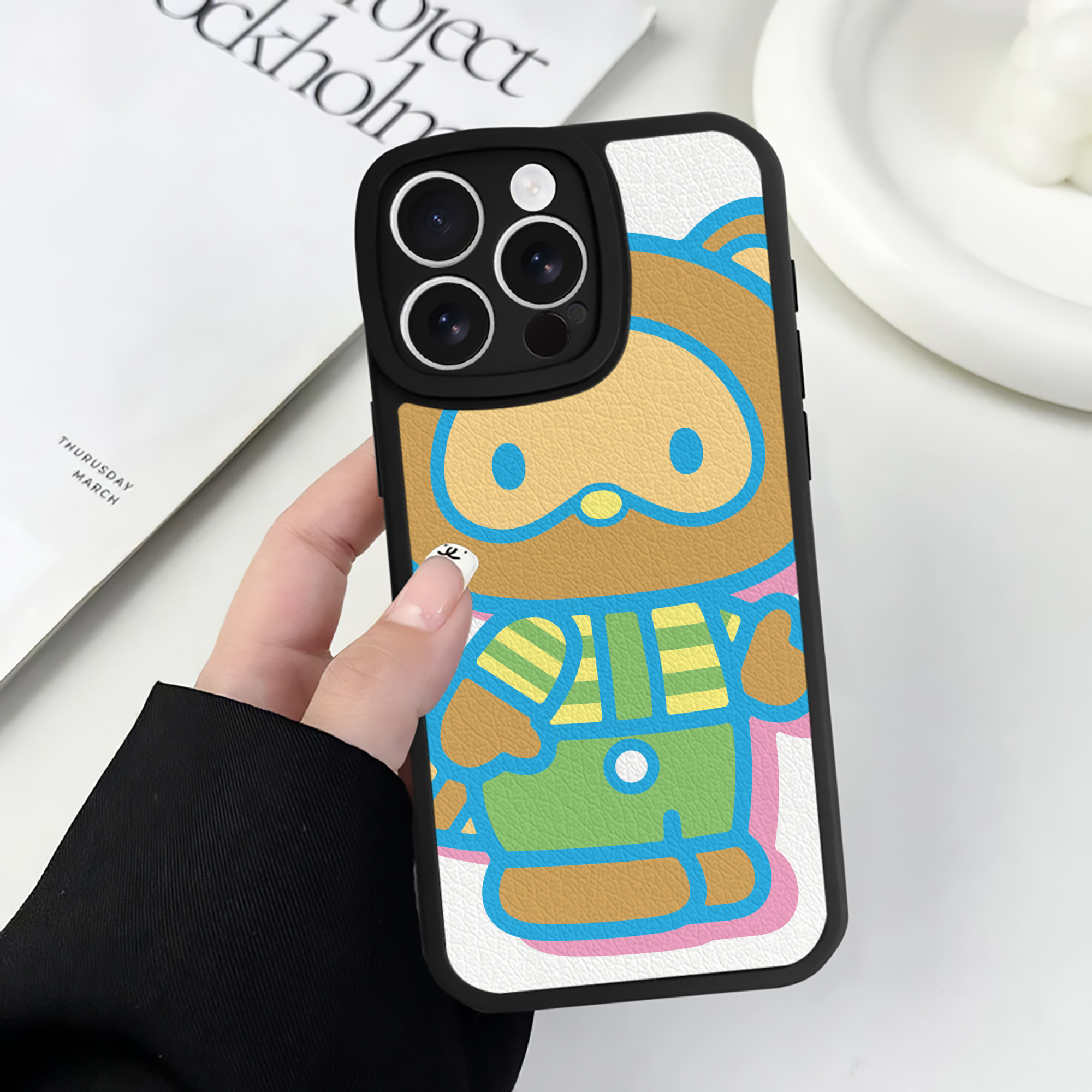 （画像用） Hello Kitty ハローキティ 【iPhone 16シリーズ対応】シリコンスマホケース（レザー調） 材質：シリコン
